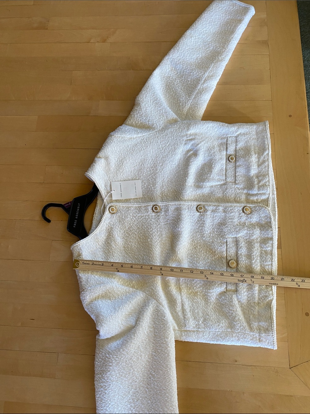Free Assembly Elegant White Bouclé Button-Front Jacket - Picture 5 of 10